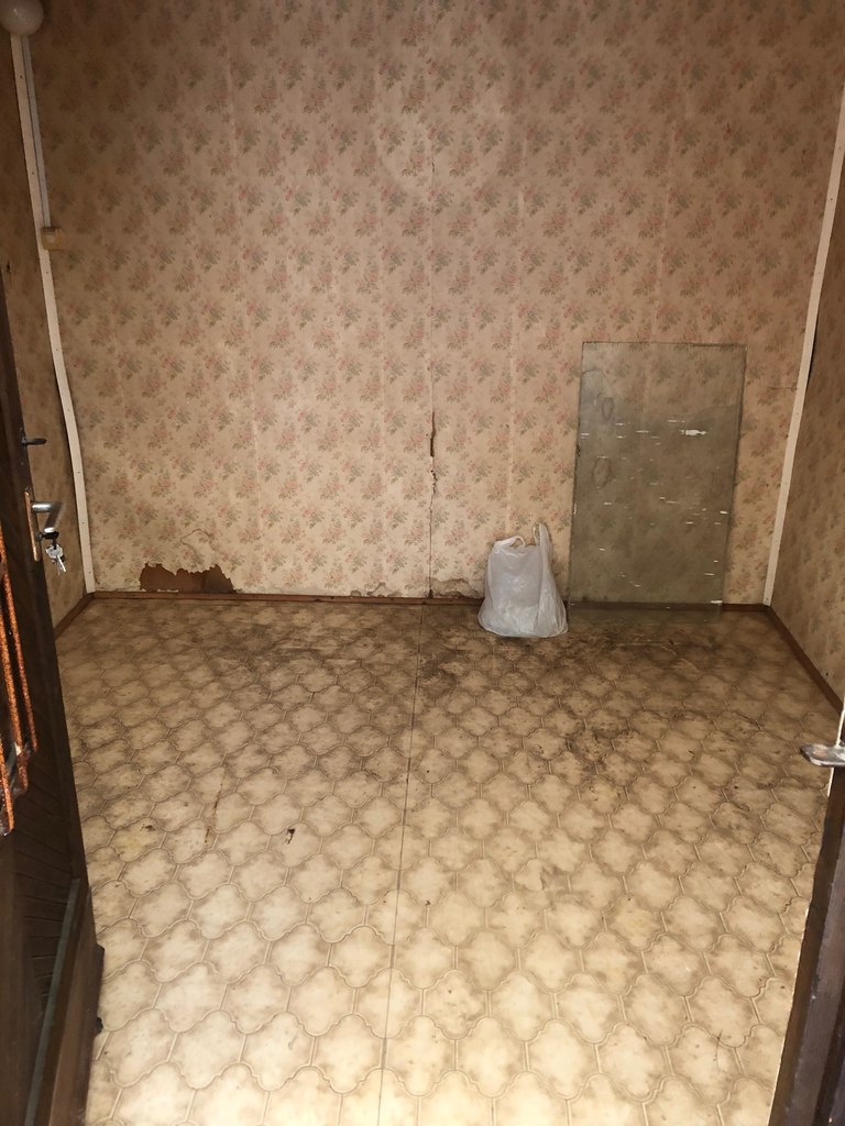 A kisház 12 m²-es szobája
