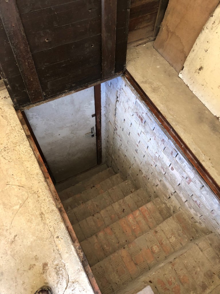 A teraszról induló pincelejáró